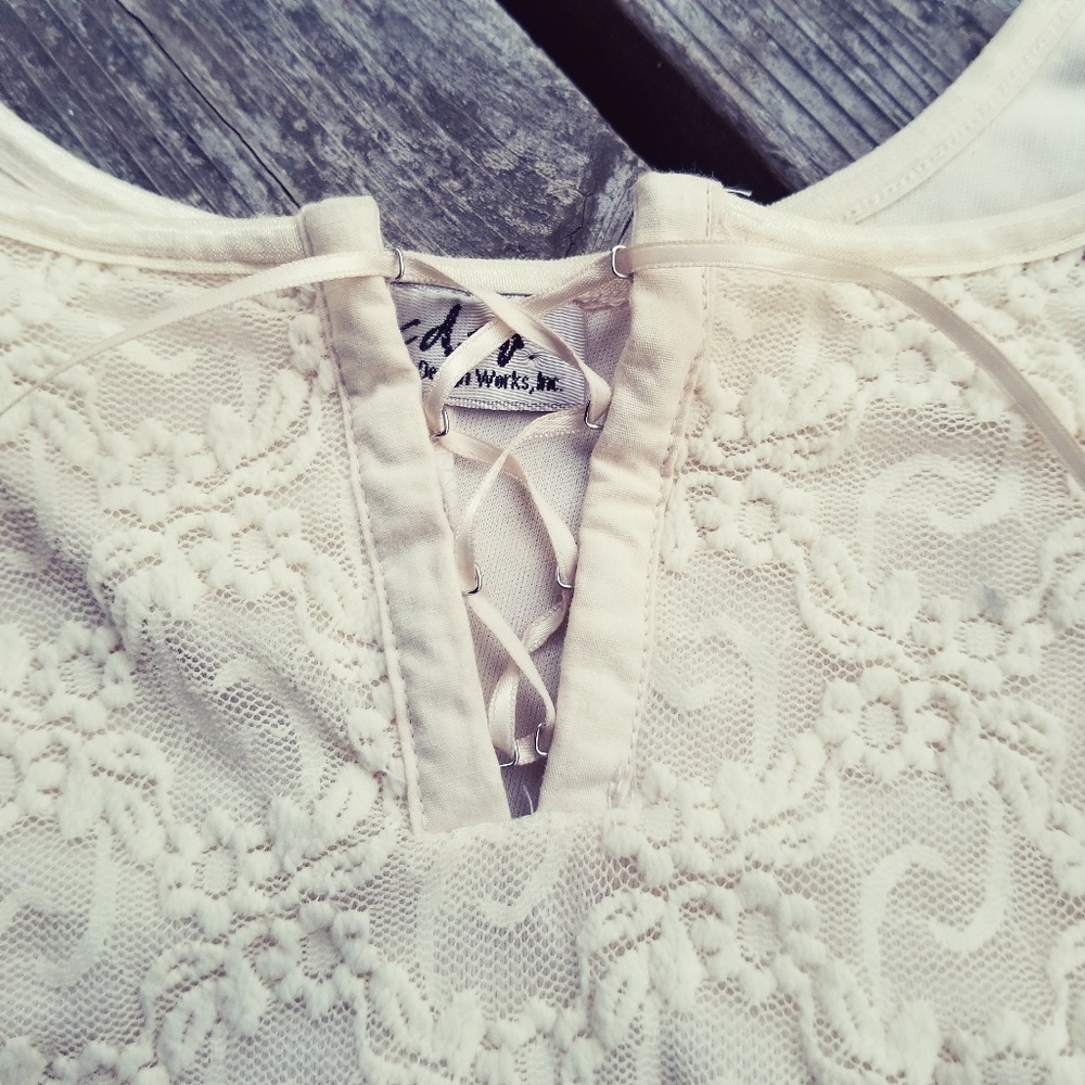 90's Floral Lace up Neckline Tank Top - Picture 6 of 6